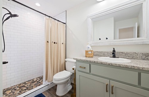Lincoln House | Pet-Friendly Farm Stay in Northwest Arkansas