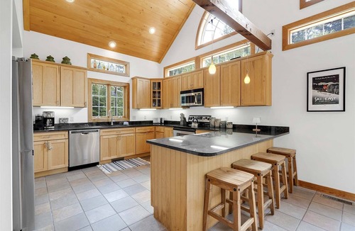 Bethel House | Pet Friendly, Fireplace, Hot Tub, Outdoor Firepit