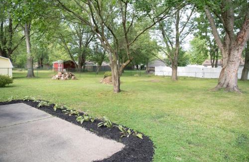 Youngstown House | Pet Friendly Home w/ fenced yard (1 King/1Queen)