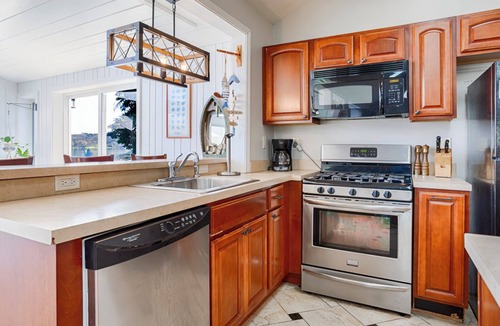 Town of Jerusalem House | Pet-Friendly & Hot Tub | Heron Way on Keuka Lake
