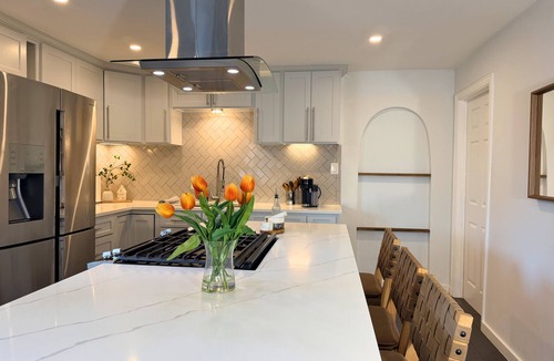Oak Cliff House | Pet-Friendly I fenced backyard I king Bed I Electric Charger