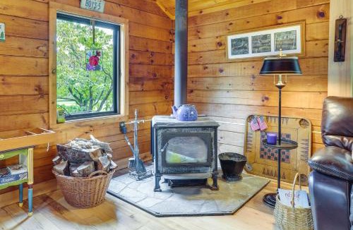 Jamestown Apartment | Pet-Friendly Jamestown Cabin w/Fire Pit and Deck!