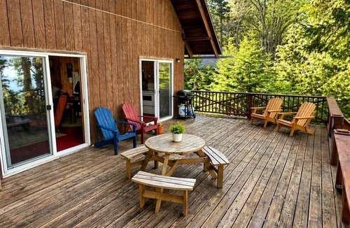 Northeast Somerset Cabin | Pet-Friendly Lakefront Cabin on Moosehead Lake with Dock Access