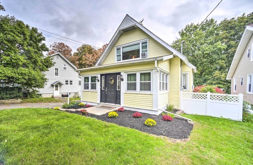 Latham Cottage | Pet-friendly Latham Retreat ~ 7 Mi to Albany!