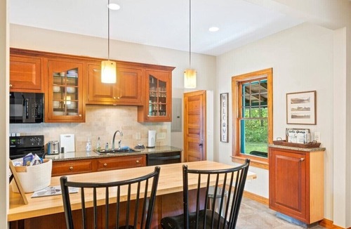 Lake George Cabin | Pet friendly, private, clean, perfect Lake George location