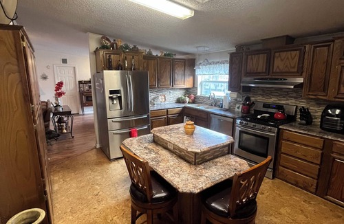Porum House | Pet friendly, private dock, 3 bedroom home in Porum, OK. Walk to Lake Eufaula.
