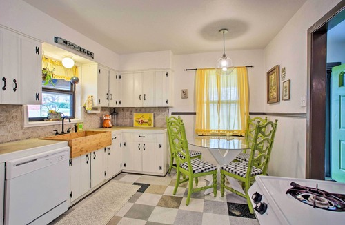 Fort Worth House | Pet-Friendly River District Gem 5 Mi to Stockyards