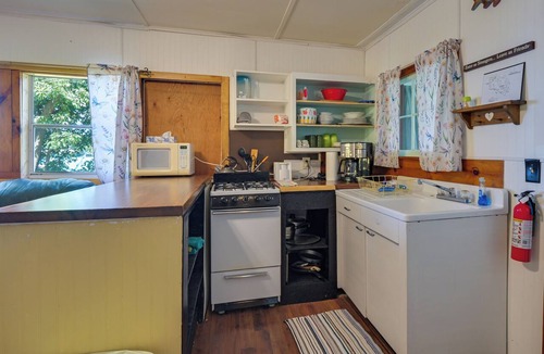 Chetek Cabin | Pet-Friendly Rustic Cabin Steps from Lake Chetek