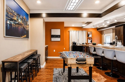 South Side Slopes Apartment | Pet-Friendly Southside Getaway - Sleeps 12