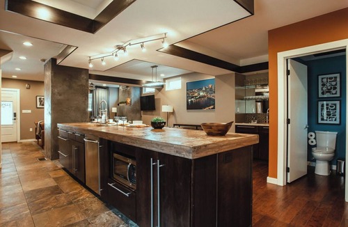 South Side Slopes Apartment | Pet-Friendly Southside Getaway - Sleeps 12