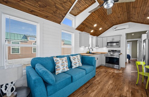 Rockport Cabin | Pet-Friendly Tiny Home Near Beach & Marinas