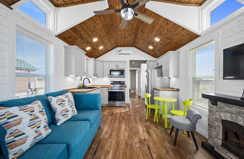 Rockport Cabin | Pet-Friendly Tiny Home Near Beach & Marinas