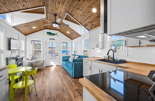 Rockport Cabin | Pet-Friendly Tiny Home Near Beach & Marinas