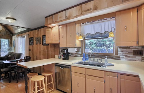 Brookville House | Pet Friendly | Wi-Fi | Firepit | TV