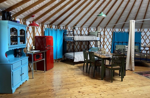South Hartford Bed & Breakfast | Pet-Friendly Yurt Sleeps 12 with Pool Access
