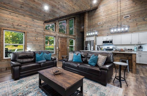Hochatown Cabin | Pets, Play-Set, Hot Tub, Located in Hochatown, Highwest