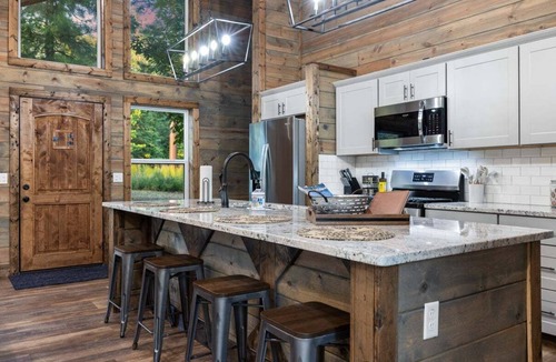 Hochatown Cabin | Pets, Play-Set, Hot Tub, Located in Hochatown, Highwest