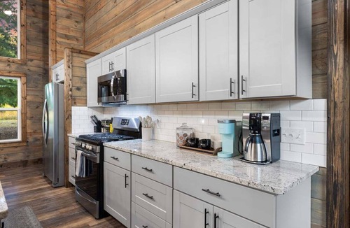 Hochatown Cabin | Pets, Play-Set, Hot Tub, Located in Hochatown, Highwest