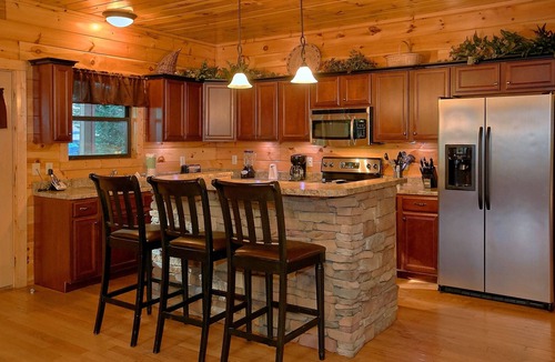 Gatlinburg Cabin | Pets welcome! | Theater room | Hot tub