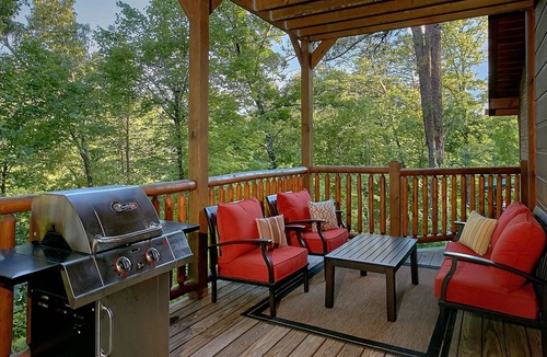 Gatlinburg Cabin | Pets welcome! | Theater room | Hot tub