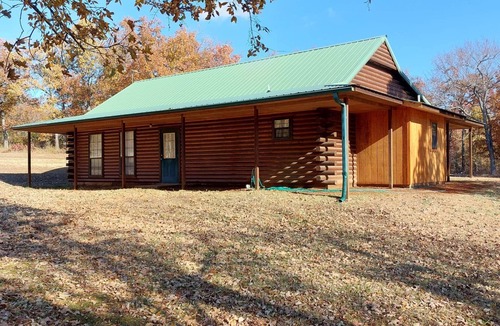 Pettit Cabin | Pettit Mt. Ranch Log Cabin on Gated 36 acres near Pettit Bay and Tenkiller Lake