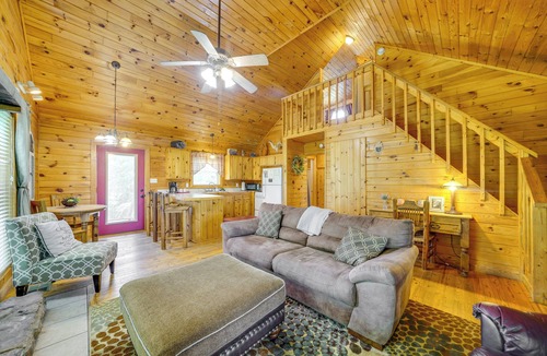Octavia Cabin | Picturesque Oklahoma Cabin on 80 Acres w/Views!
