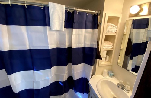 Lincolnville Cabin | Pine Grove Cottages: Cottage 10 - Pet Friendly