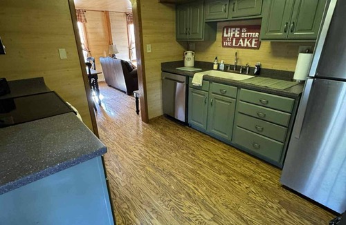 Westphalia Cabin | Pine Oaks Cabin includes Guest Pole Barn. Modern comfort meets county living.