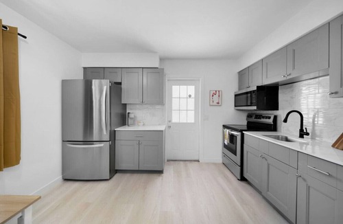 Naples Park Cottage | Pineapple Cottage unit 1