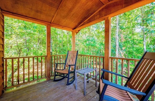 Broken Bow Cabin | PineCone: Sleep 5, Tiny Cabin, Pet, Near Lake/Park