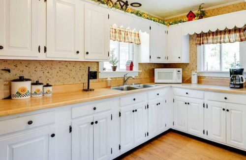 Pittsburg House | Pittsburg Vacation Rental ~ 1 Mi to Lake Francis!