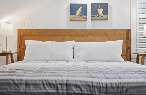 Millvale House | Pittsburgh Millvale E Modern and Quiet Private Bedroom with Shared Bathroom