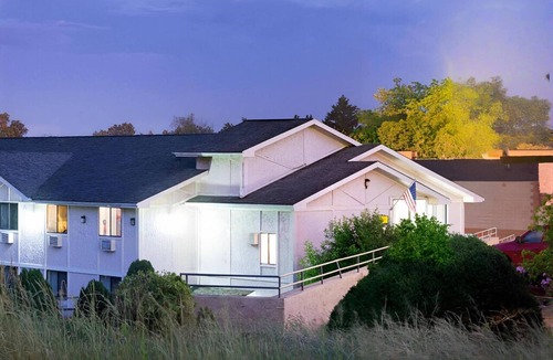 Moon Township Hotel | Pittsburgh Royal Hotel