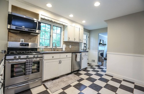 Pittsford House | Pittsford Village Home. Walk to Everything Restaurants, Shops, Canal Trail.