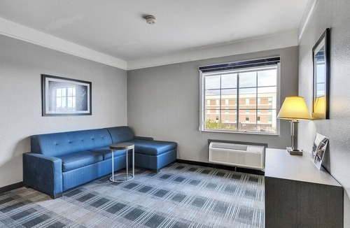 Webster Hotel | Platinum Inn & Suites Webster