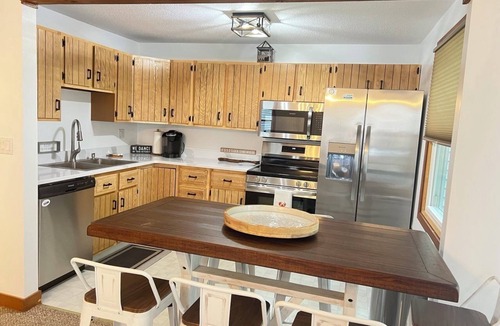 Bridgton Condo | Pleasant Mountain Escape – 5Bedroom Lakeside Condo with waterfront access