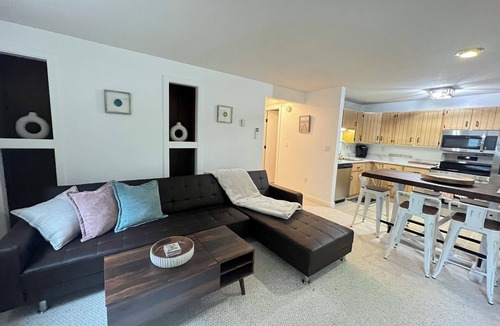 Bridgton Condo | Pleasant Mountain Escape – 5Bedroom Lakeside Condo with waterfront access