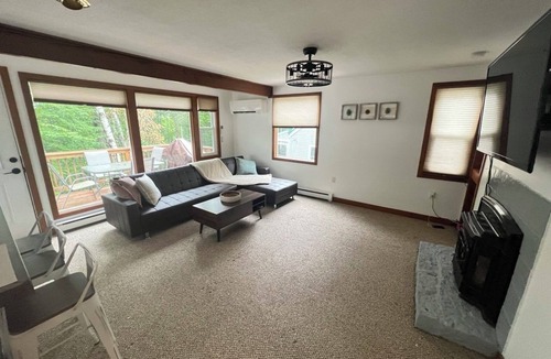 Bridgton Condo | Pleasant Mountain Escape – 5Bedroom Lakeside Condo with waterfront access
