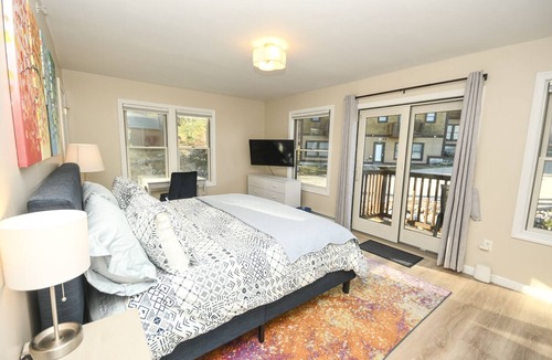 Bridgton Ski Chalet | Pleasant Mountain Slope side Chalet! Moose Pond 3 bed 2.5 baths