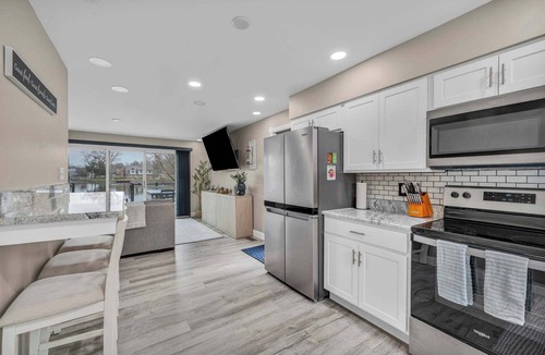 New Franklin House | PLX Summer Getaways: 3BR Lakefront Oasis & Boat Sleeps 8