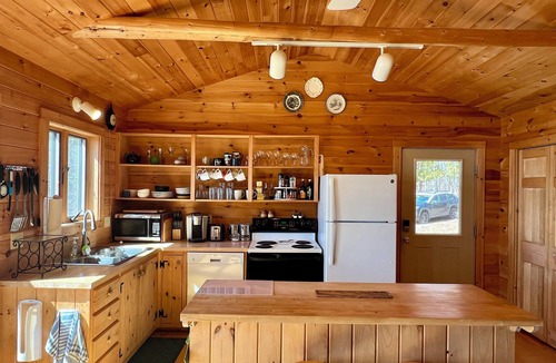 Wayne Cottage | Pocasset Lake Cottage, Screened Porch, Canoes and Kayaks