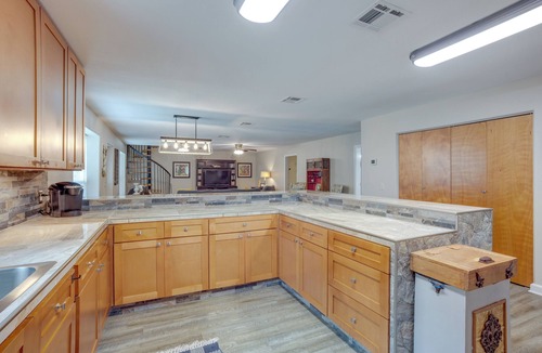 Pointblank House | Point Blank Vacation Rental w/Large Patio!
