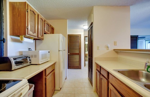 Maunaloa Condo | Pool Access, Walk to Kepuhi Beach: Tranquil Escape