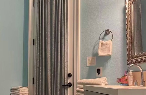Iowa Colony House | Pool Villa shared room