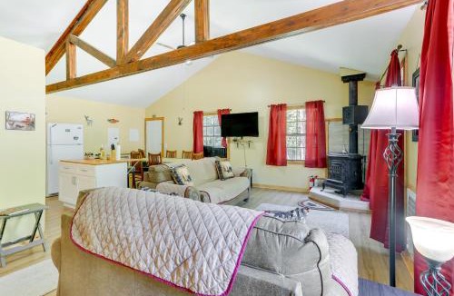 Lackawaxen House | Pools & Ski Access: Lackawaxen Cottage w/Deck!