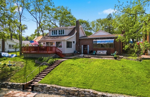 New Franklin House | Portage Lakes Getaway - 5 Bedroom Lakefront Home