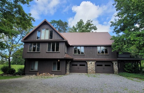 Westfield House | Portage Ponds 5 BR/3 Bath close to CHQ, wine trail