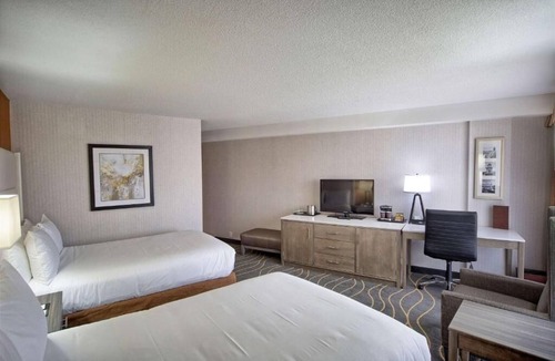 South Portland Hotel | Portland Stay Near Maine Mall l w/Indoor Pool & Free Airport Shuttle