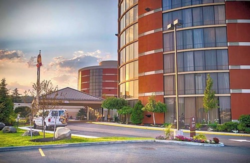 South Portland Hotel | Portland Stay Near Maine Mall l w/Indoor Pool & Free Airport Shuttle