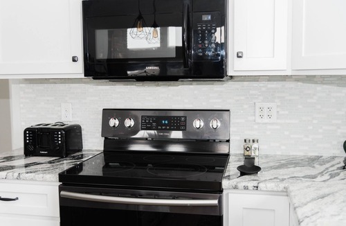 Grove City House | Premier #1 Home Near Grove City & Slippery Rock Univ., Safari, Outlets, Amish